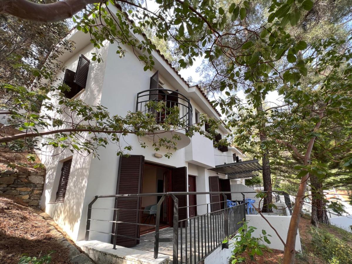 Poed Residences Platres Bagian luar foto